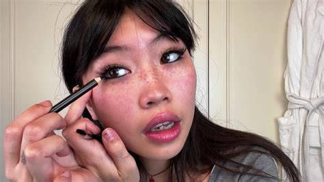 are beabadoobee's freckles fake